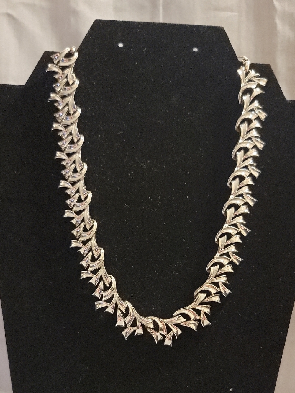 Vintage CORO Silver Tone Leaf-Link CHOKER Necklace